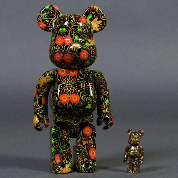 An example of a 100% Bearbrick and a 400% Bearbrick